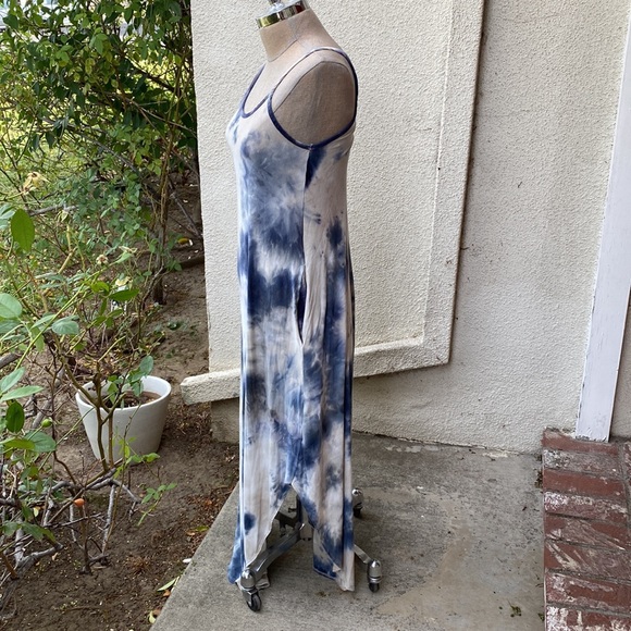 Final Touch gorgeous tie dye stretchy dress from luxury boutique in Laguna - Picture 7 of 14